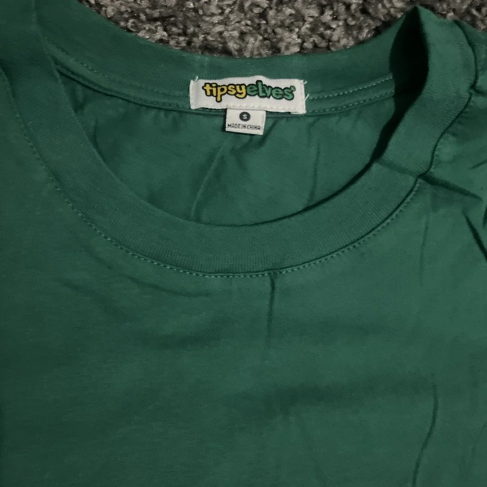 Women's Tipsy Elves Short Sleeve Green T-Shirt Small - Picture 3 of 5